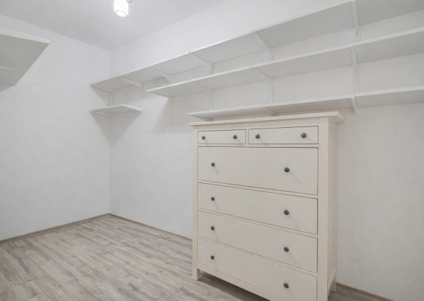 Na predaj veľkorysý 3-izbový byt s parkovacím státím v Rovinke