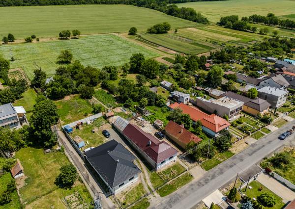 REZERVOVANÉ: Na predaj rozmerný pozemok vhodný na výstavbu v obci Moravany časť Lučkovce