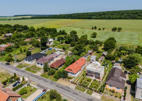 REZERVOVANÉ: Na predaj rozmerný pozemok vhodný na výstavbu v obci Moravany časť Lučkovce