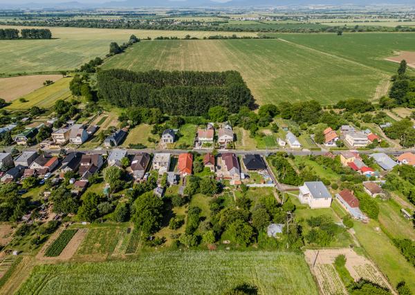 REZERVOVANÉ: Na predaj rozmerný pozemok vhodný na výstavbu v obci Moravany časť Lučkovce