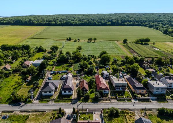 REZERVOVANÉ: Na predaj rozmerný pozemok vhodný na výstavbu v obci Moravany časť Lučkovce