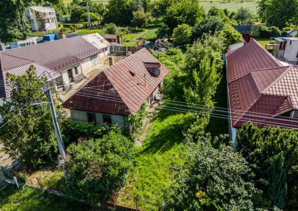 REZERVOVANÉ: Na predaj rozmerný pozemok vhodný na výstavbu v obci Moravany časť Lučkovce