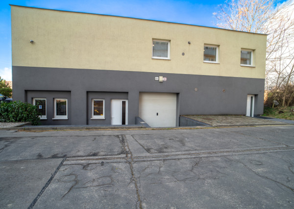 Na predaj dvojpodlažný rodinný dom s polyfunkciou v Trnave