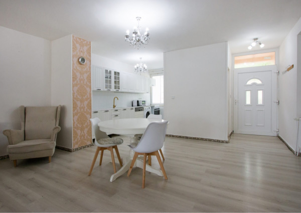 Na predaj dvojdom s rozľahlým pozemkom v centre obce Zlaté Klasy