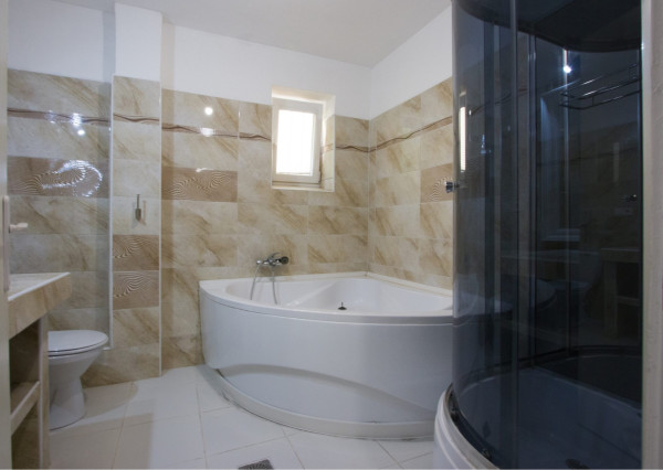 Na predaj dvojdom s rozľahlým pozemkom v centre obce Zlaté Klasy