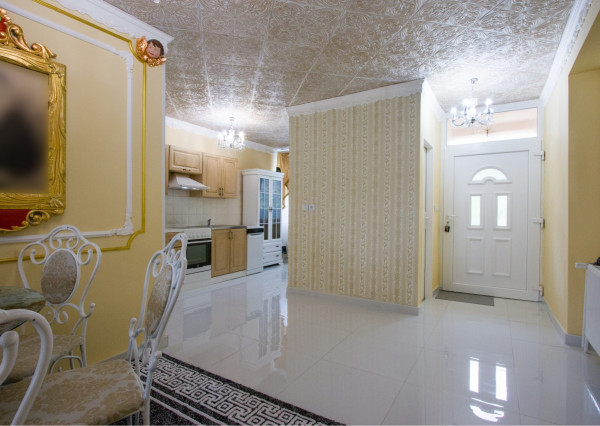 Na predaj dvojdom s rozľahlým pozemkom v centre obce Zlaté Klasy