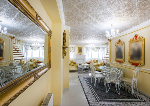 Na predaj dvojdom s rozľahlým pozemkom v centre obce Zlaté Klasy