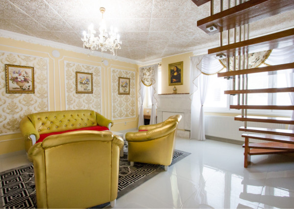 Na predaj dvojdom s rozľahlým pozemkom v centre obce Zlaté Klasy