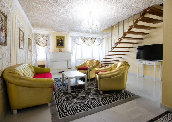 Na predaj dvojdom s rozľahlým pozemkom v centre obce Zlaté Klasy