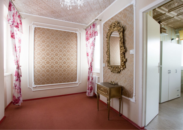 Na predaj dvojdom s rozľahlým pozemkom v centre obce Zlaté Klasy