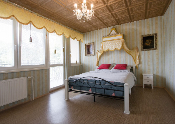 Na predaj dvojdom s rozľahlým pozemkom v centre obce Zlaté Klasy