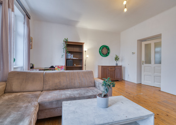 Na prenájom priestranný 4-izbový byt pri OC Nivy