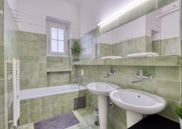 Na prenájom priestranný 4-izbový byt pri OC Nivy