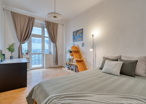 Na prenájom priestranný 4-izbový byt pri OC Nivy