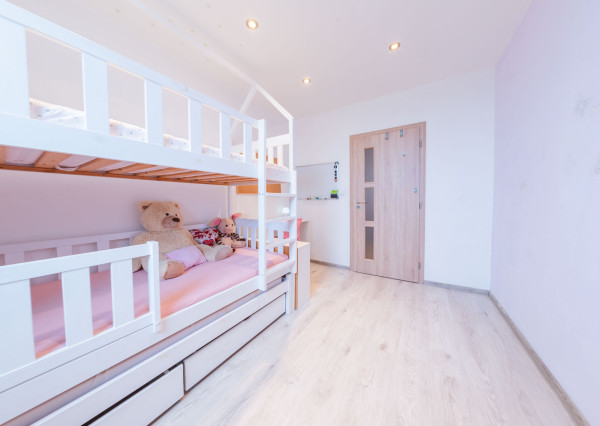 REZERVOVANÉ: Na predaj 3-izbový zrekonštruovaný byt v Poprade