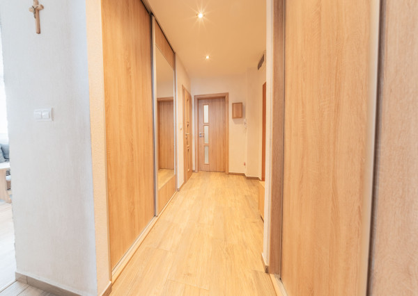 REZERVOVANÉ: Na predaj 3-izbový zrekonštruovaný byt v Poprade