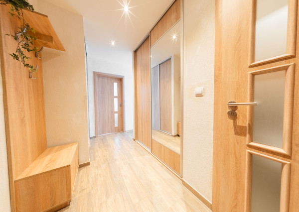 REZERVOVANÉ: Na predaj 3-izbový zrekonštruovaný byt v Poprade