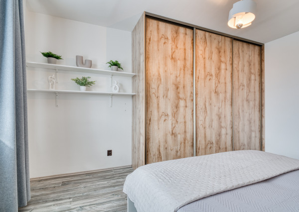 Na prenájom zariadený 2-izbový byt v centre Malaciek