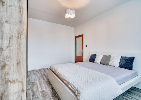 Na prenájom zariadený 2-izbový byt v centre Malaciek