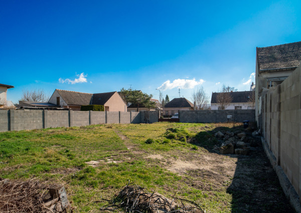 Na predaj rovinatý pozemok na výstavbu polyfunkčnej budoby v Piešťanoch