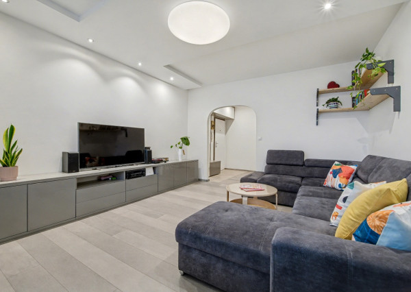 Na predaj  3-izbový byt s dvoma loggiami v Petržalke BA.