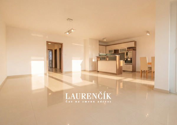 NA PREDAJ | 3-izbový byt s nadštandardnou výmerou v Trenčíne na ul. Liptovská