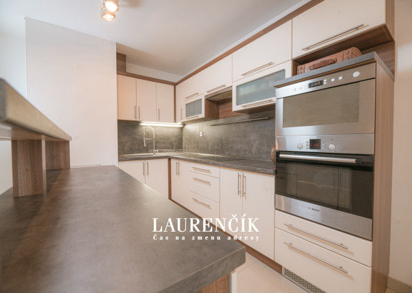 NA PREDAJ | 3-izbový byt s nadštandardnou výmerou v Trenčíne na ul. Liptovská