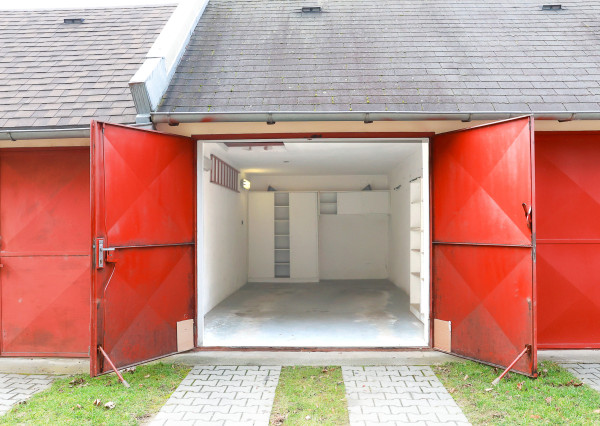 Na predaj garáž s parkovacím státím na sídlisku Juh, Trenčín