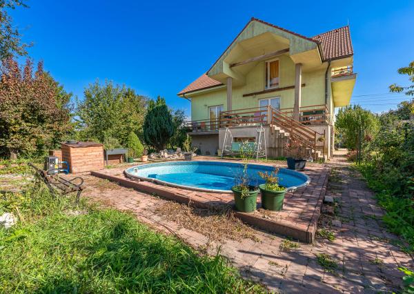 Na predaj rodinný dom s bazénom v Trnávke