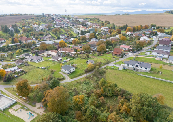 Na predaj dva stavebné pozemky v obci Brezolupy