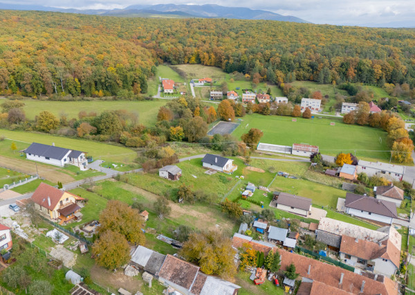 Na predaj dva stavebné pozemky v obci Brezolupy