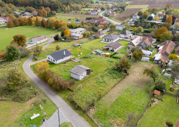 Na predaj dva stavebné pozemky v obci Brezolupy