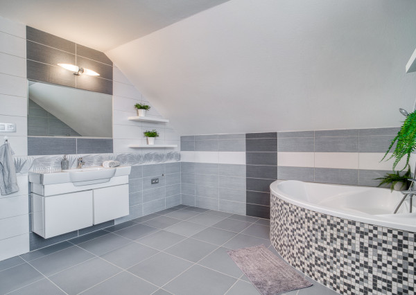 Na predaj rodinný dom s rozľahlým pozemkom v Kostolišti