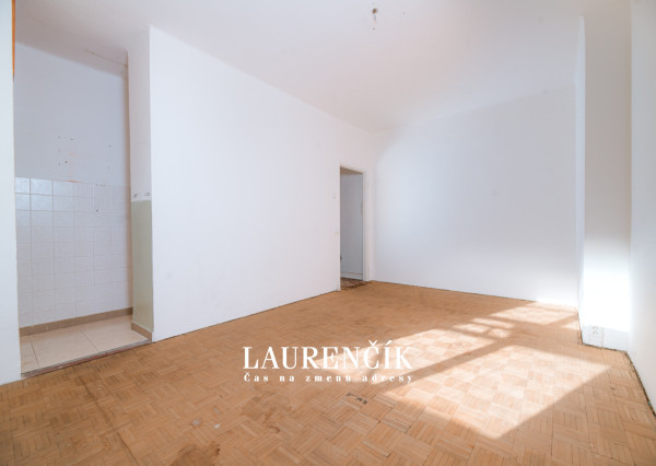 REZERVOVANÉ | 1-izbový byt v Trenčianskych Tepliciach s investičným potenciálom