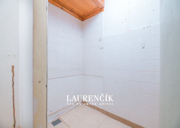 REZERVOVANÉ | 1-izbový byt v Trenčianskych Tepliciach s investičným potenciálom