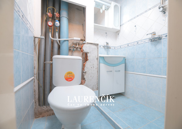 REZERVOVANÉ | 1-izbový byt v Trenčianskych Tepliciach s investičným potenciálom