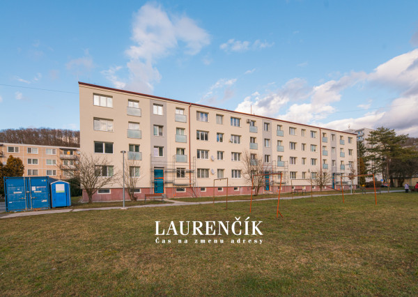 REZERVOVANÉ | 1-izbový byt v Trenčianskych Tepliciach s investičným potenciálom