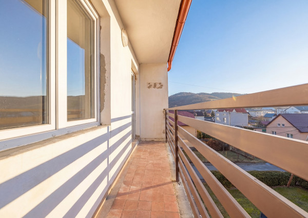 Na predaj zrekonštruovaný 3-izbový byt v obci Malcov