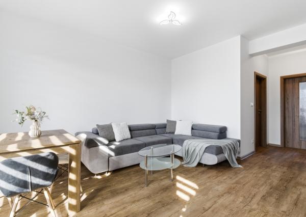 Na predaj 2 - izbový byt v obci Dvorníky