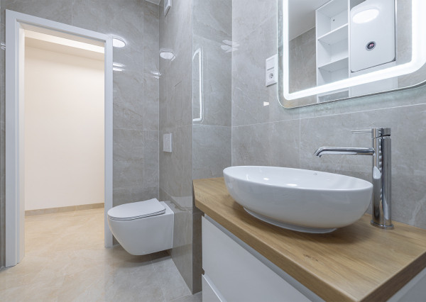 Na predaj zrekonštruovaný 3-izbový byt v obci Malcov