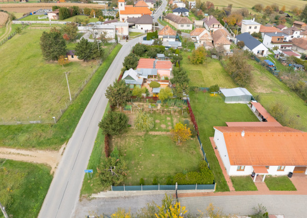 Na predaj stavebný pozemok - Pravotice 760m2