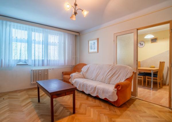 Na predaj priestranný 3-izbový byt s loggiou v centre Stupavy