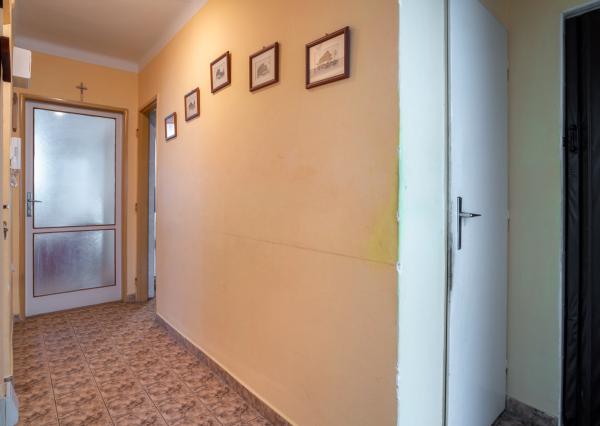 Na predaj priestranný 3-izbový byt s loggiou v centre Stupavy