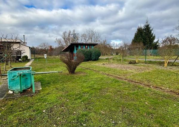 Exkluzívne na predaj  záhrada s chatkou v Bánovciach n/B