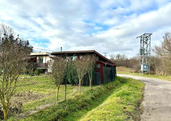 Exkluzívne na predaj  záhrada s chatkou v Bánovciach n/B
