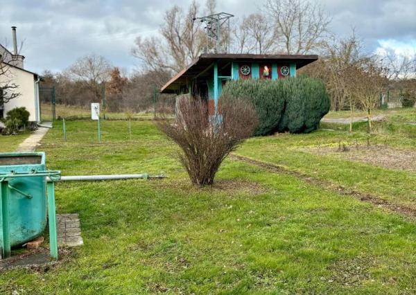 Exkluzívne na predaj  záhrada s chatkou v Bánovciach n/B