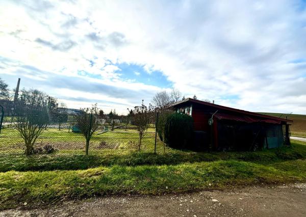 Exkluzívne na predaj  záhrada s chatkou v Bánovciach n/B