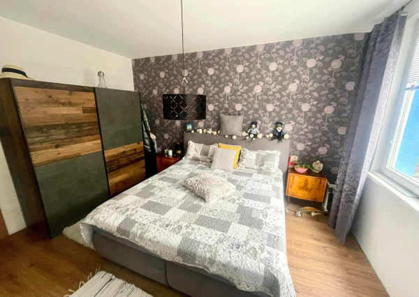 Exkluzívna ponuka 3 izb. veľkometrážného bytu v Bánovciach n/B s balkónom a pivnicou- SEVER