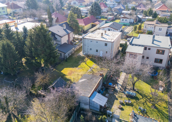 Na predaj dvojpodlažný rodinný dom v Kvetoslavove