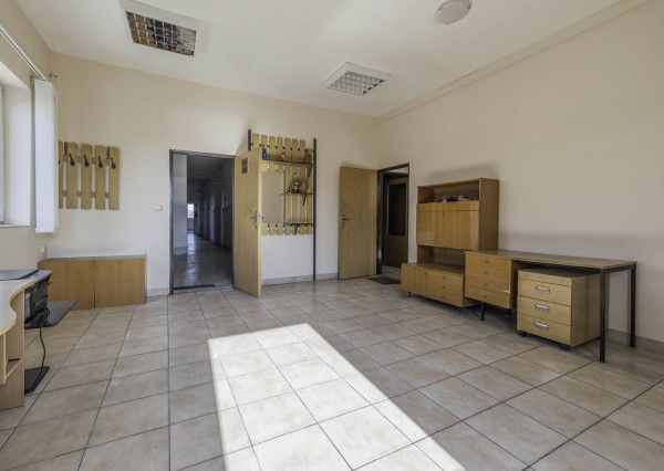 Na predaj výrobná hala s administratívnou časťou pri Lučenci